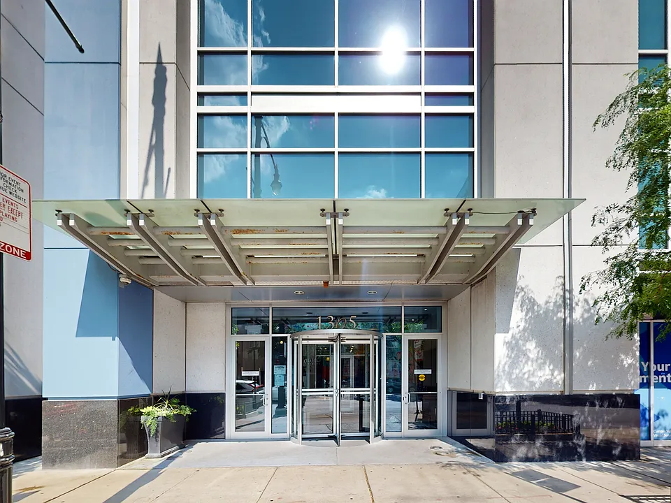 1305 S Michigan Ave #2004