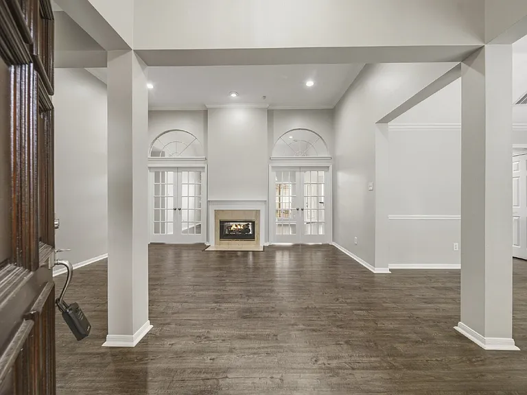 1735 Berkoff Dr — Photo 3