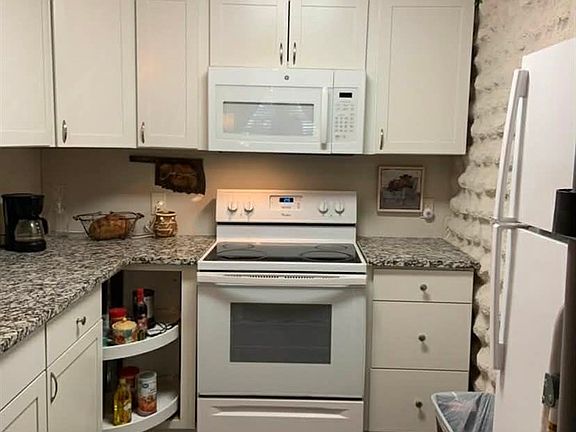 4th image of 212 E Lake Dr