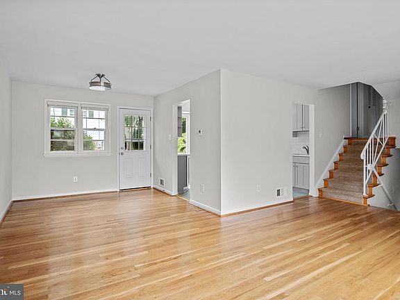 4th image of 6128 Squire Ln