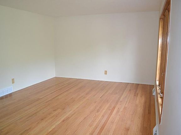 3rd image of 6762 Glenallen Ave