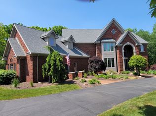 3030 Beach Lake Dr E, Milford, MI