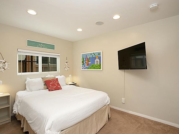 5th image of 742 Island Ct