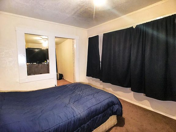 3rd image of 1408 N Virginia St