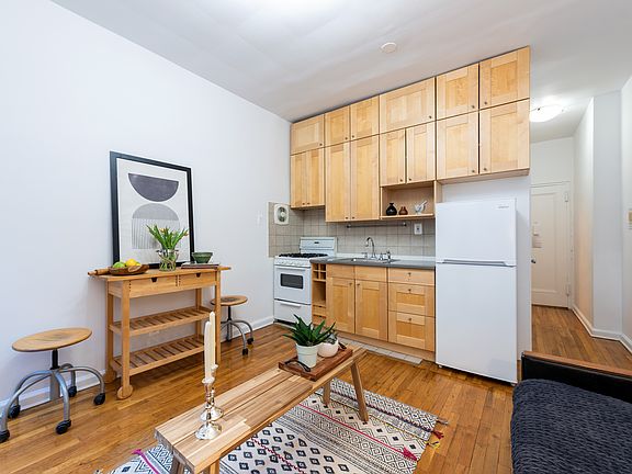 3rd image of 140 Claremont Ave APT 2F