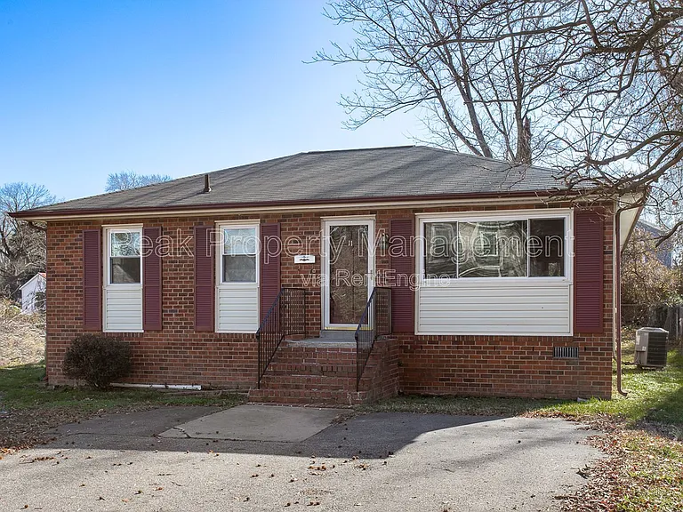 11 N Fern Ave — Photo 3