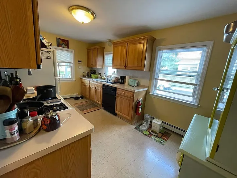 1700 Mount Hope Ave — Photo 3