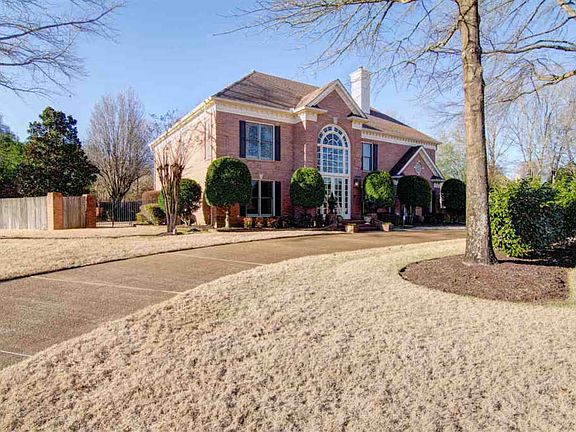 3rd image of 9610 Fox Hill Cir S