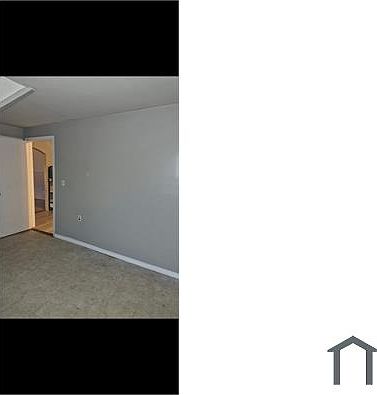 5th image of 111 Jane St Unit 2