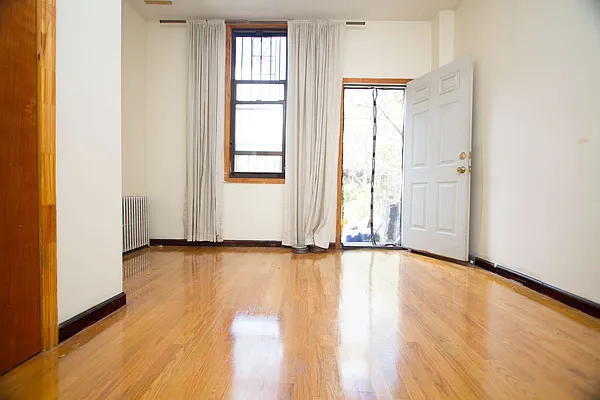 Rented by Nooklyn NYC LLC | media 18