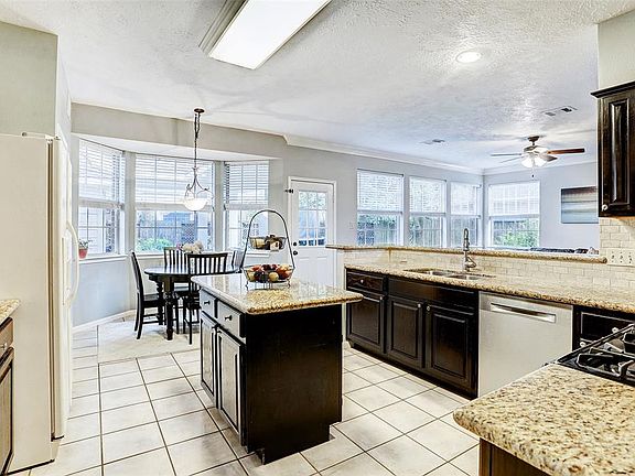 3rd image of 1218 Green Knoll Dr
