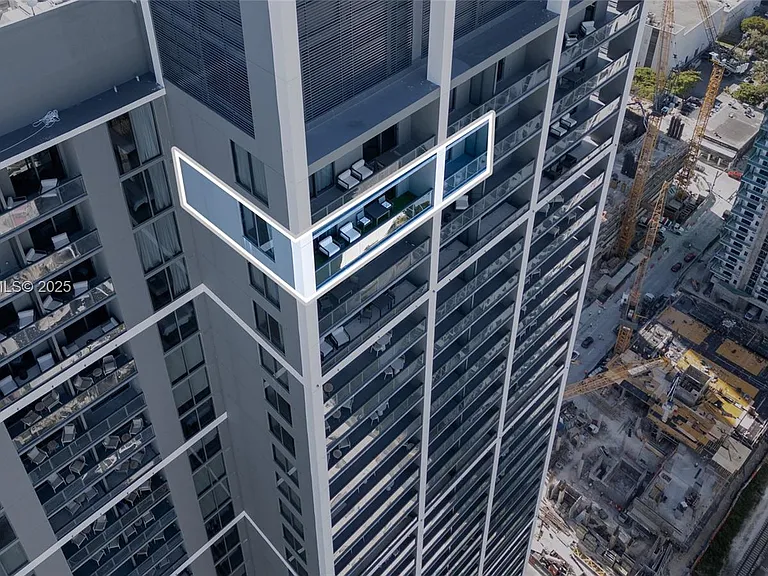 601 NE 1st Ave #Penthouse 5001 — Photo 2