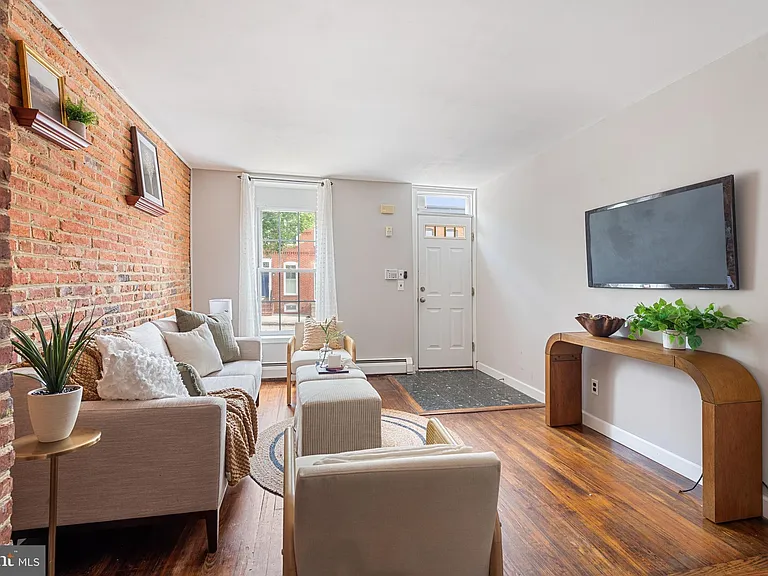 130 E Randall St — Photo 9