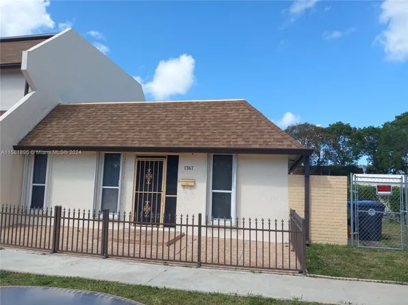 1367 Seaview Dr, Pompano Beach, FL 33068