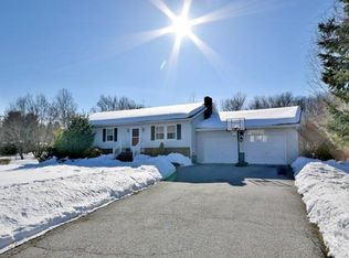 4 Old Brook Ln, Warwick, NY 10990