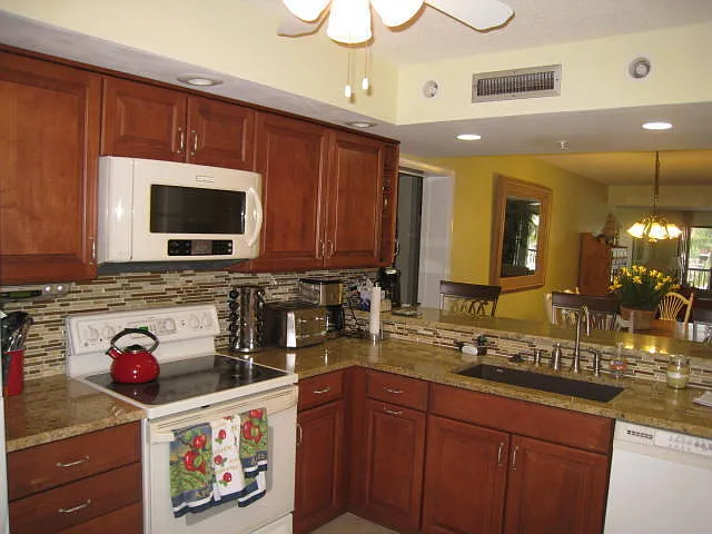 2 bed, 2.0 bath, 1385 sqft, $6,000 — Photo 3