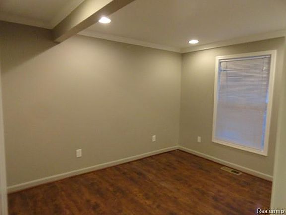 5th image of 301 S East St #1