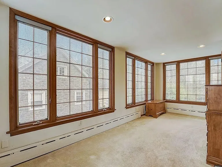 307 Waring Rd — Photo 32