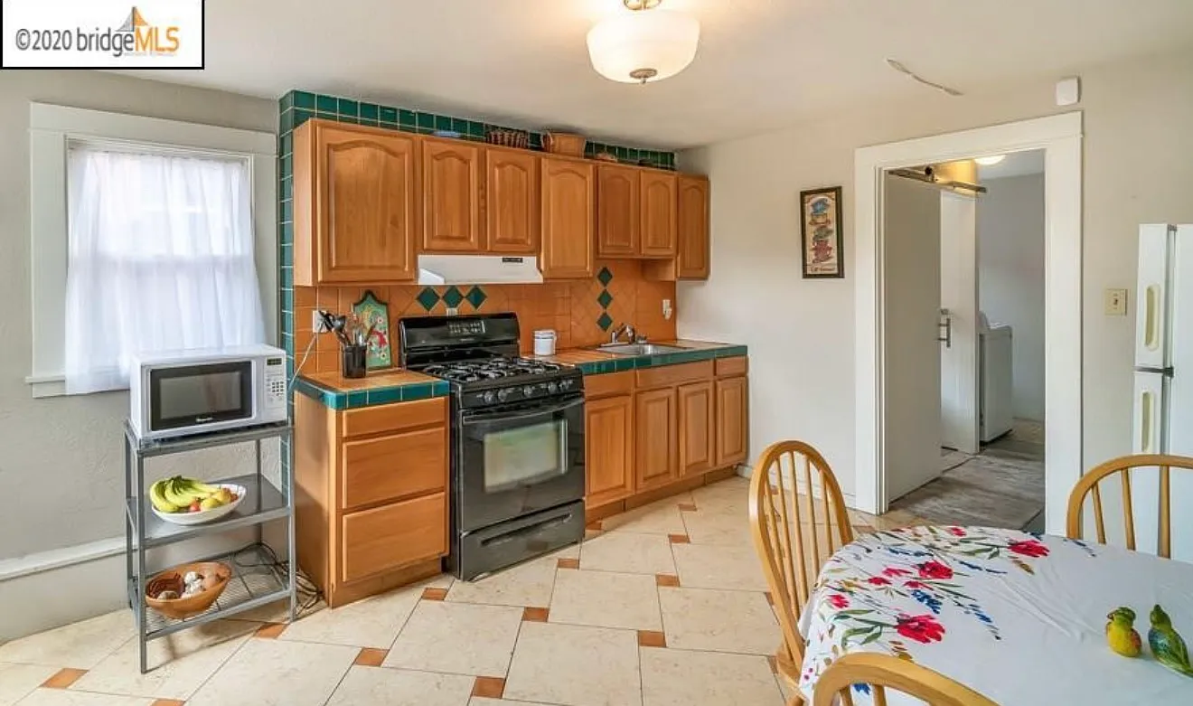2 bed, 1200 sqft, $2,400 — Photo 2