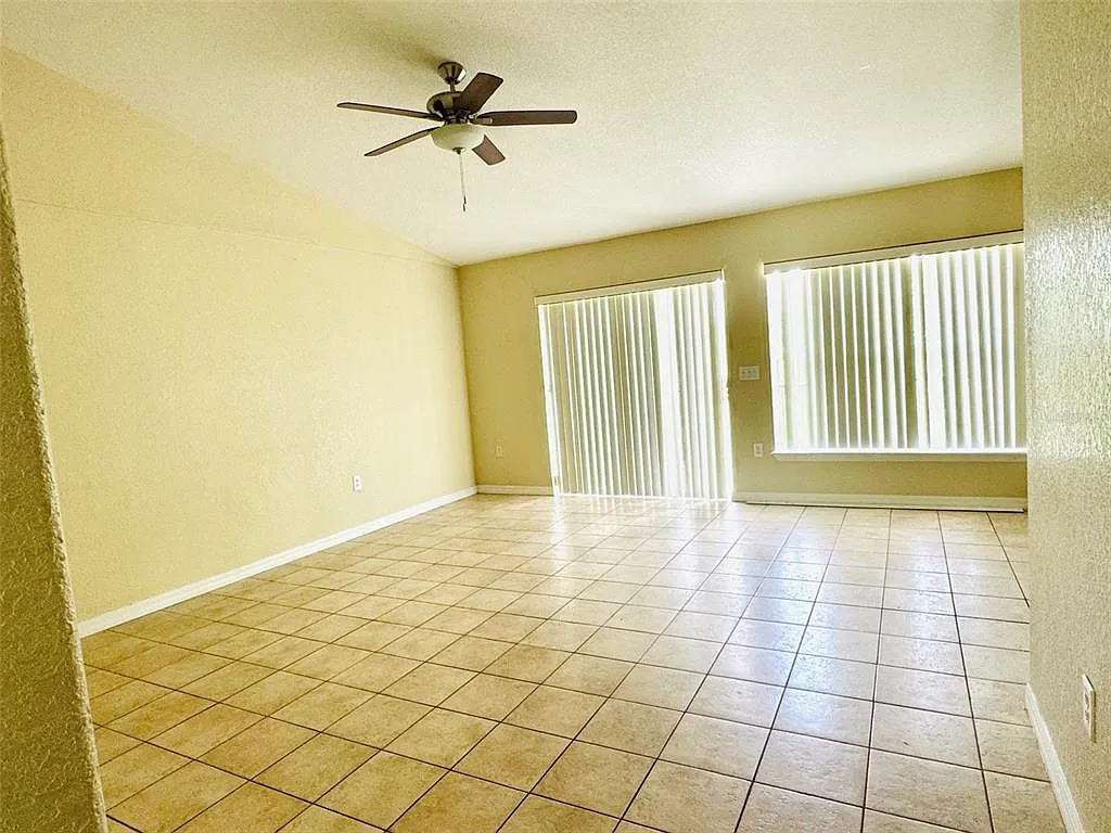 3 bed, 2.0 bath, 1265 sqft, $2,500 — Photo 3