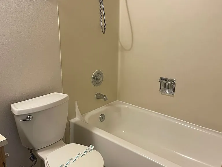 690 NW Atalanta Way #L — Photo 2