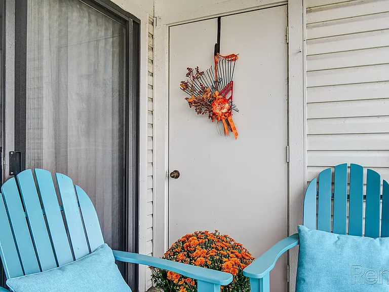 Hickory Knoll Apartments — Photo 12