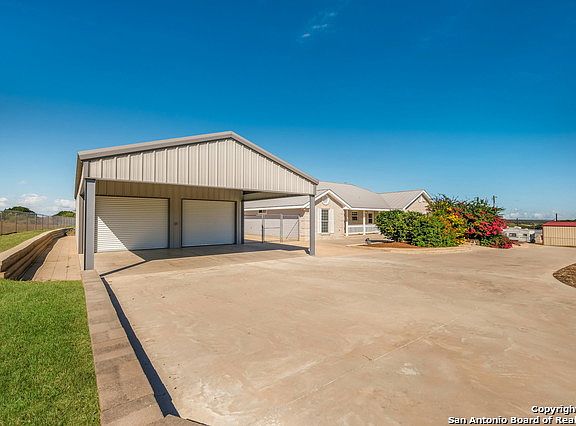 5th image of 421 Quail Hollow Dr