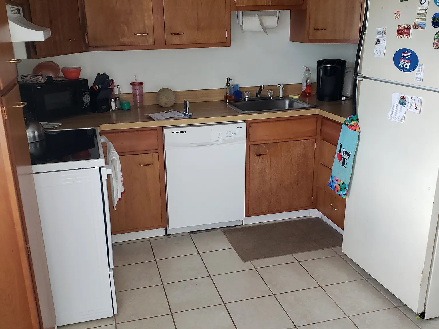 2 bed, 1.5 bath, 900 sqft, $1,050 — Photo 1