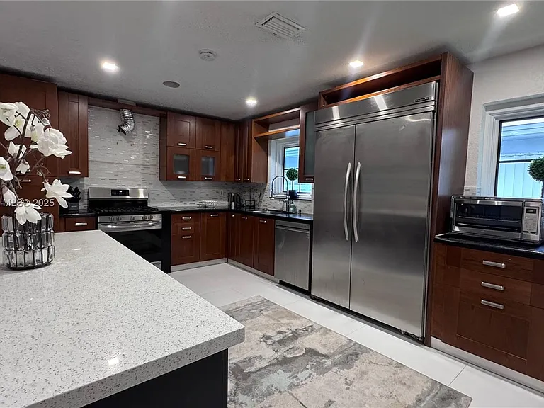 1332 Van Buren St — Photo 32