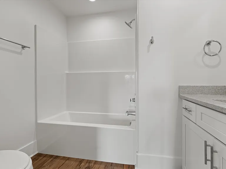 501 W Cheves St E — Photo 21