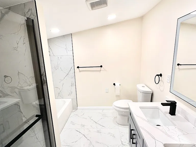 19 Primrose Ave W — Photo 17