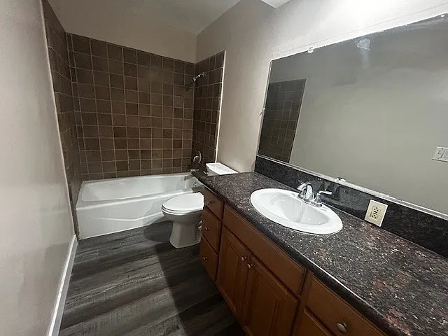 1159 W 3rd St #1 — Photo 12