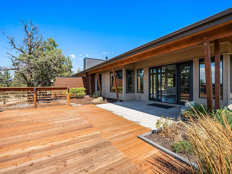 64144 Pioneer Loop — Photo 53