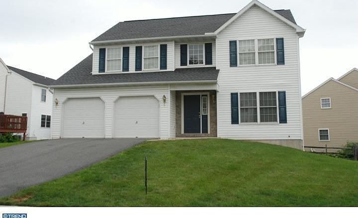 1st image of 105 N Rosewood Ct