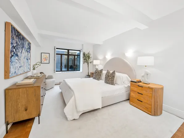 25 West 54th Street 8F image 3 of 12