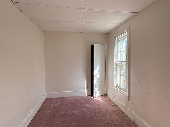 5th image of 204 E D St