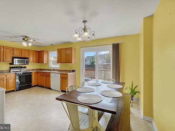 4th image of 765 Robin Hill Cir