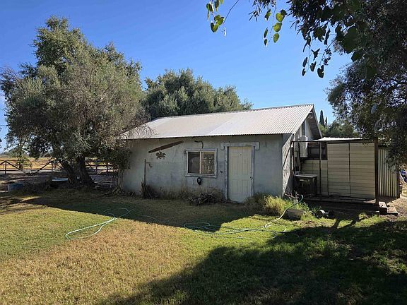 5th image of 22943 Smith Ave