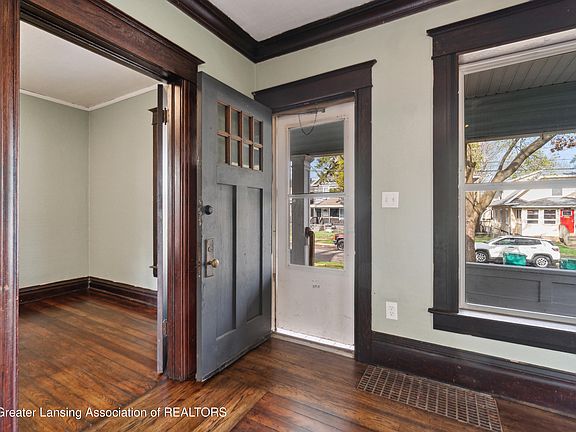 3rd image of 1809 Maplewood Ave