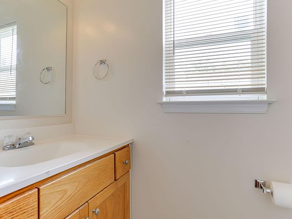 3rd image of 2524 Strawberry Ln
