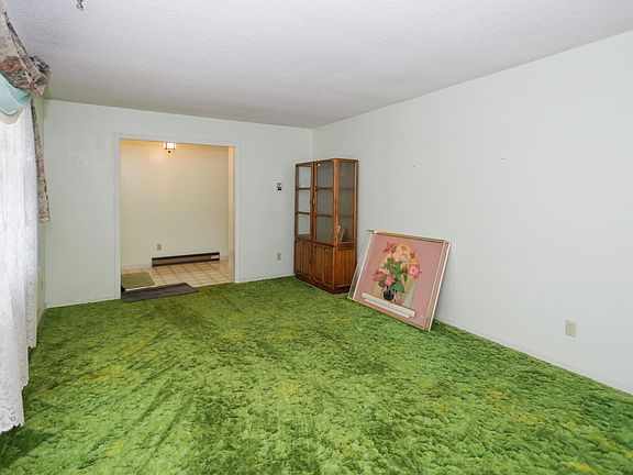 3rd image of 2525 Greenland Ave