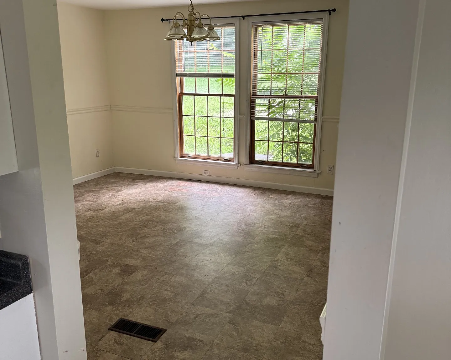 2 bed, 1.5 bath, 10 sqft, $1,395 — Photo 2