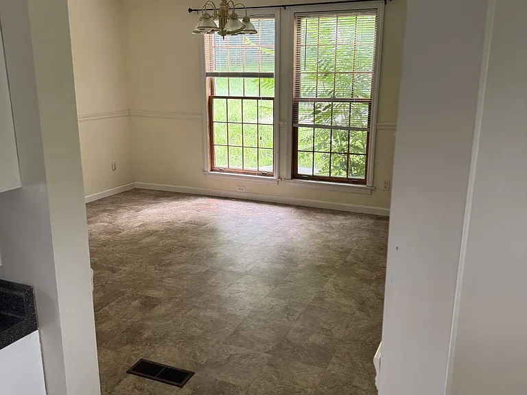 1239 Perry Hwy — Photo 2
