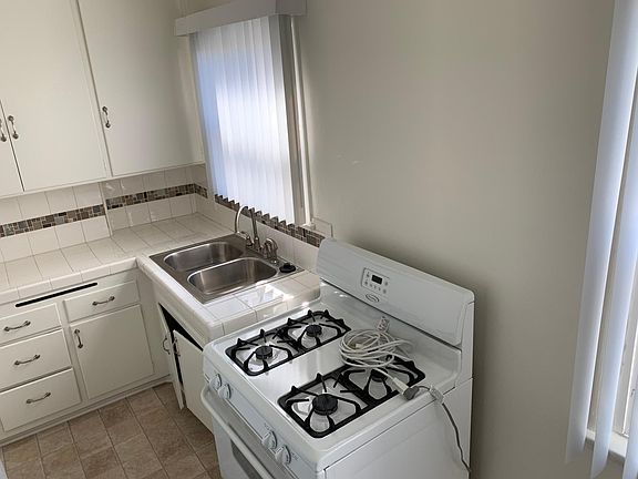 3rd image of 5261 Eagle Dale Ave APT 27