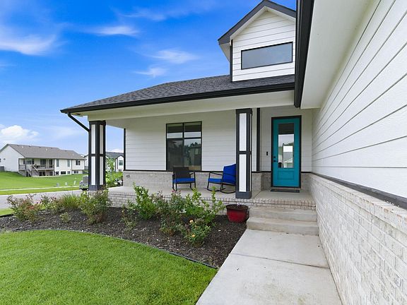 2nd image of 226 S Wellcrest Cir