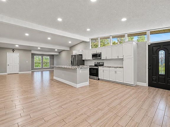 4th image of 218 PARK RIDGE AVENUE