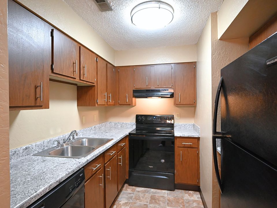 1st image of 3260 Raven Oaks Dr #2