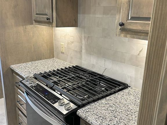 4th image of 12713 Sierra Ln