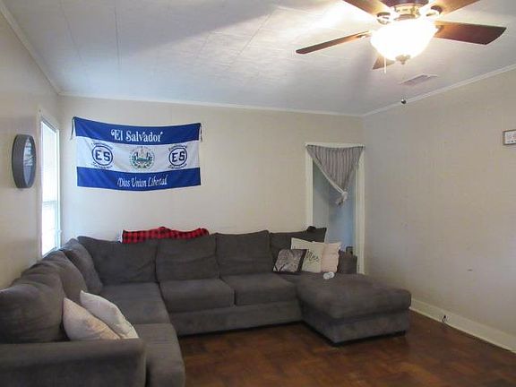 3rd image of 1313 Oakdale Dr