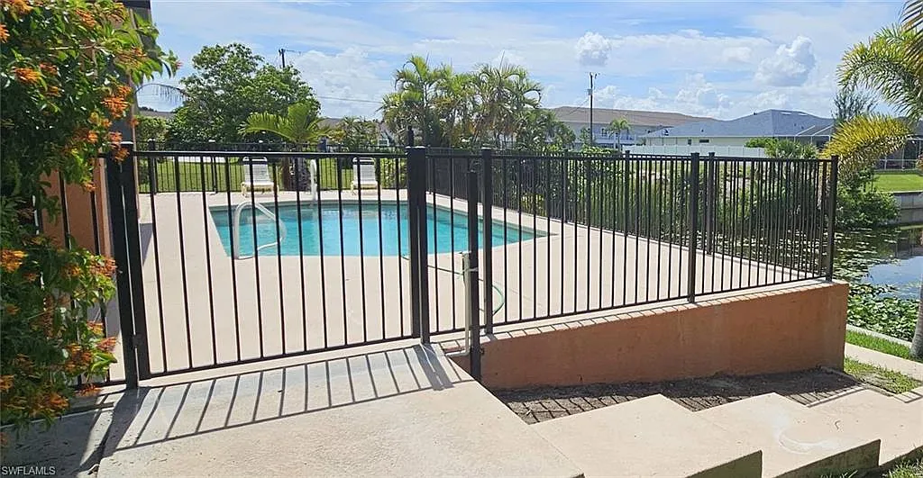 4 bed, 2.0 bath, 2092 sqft, $3,200 — Photo 2
